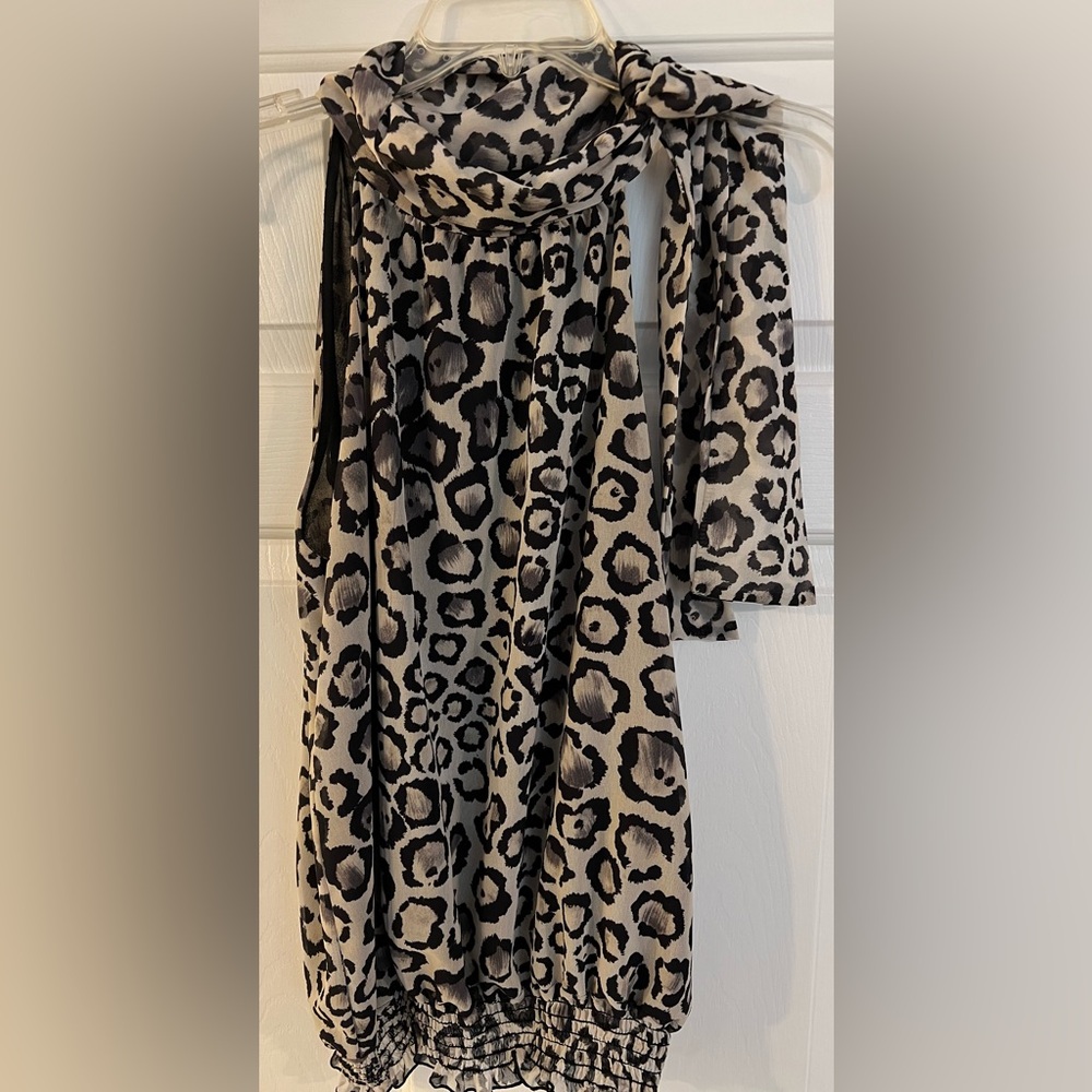 White House Black Market Leopard/Cheetah print Halter Top. Size Medium - Picture 5 of 8